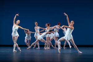 b13_Concerto_Barocco_01_FOTO_Gert_Weigelt_(C)_The_George_Balanchine_Trust.jpg