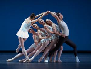 b13_Concerto_Barocco_02_FOTO_Gert_Weigelt_(C)_The_George_Balanchine_Trust.jpg