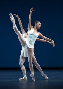 b13_Concerto_Barocco_03_FOTO_Gert_Weigelt_(C)_The_George_Balanchine_Trust.jpg