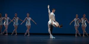b13_Concerto_Barocco_04_FOTO_Gert_Weigelt_(C)_The_George_Balanchine_Trust.jpg