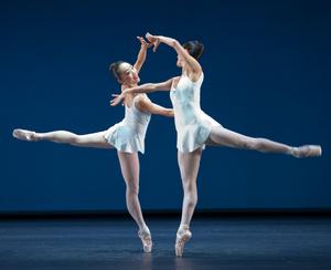 b13_Concerto_Barocco_05_FOTO_Gert_Weigelt_(C)_The_George_Balanchine_Trust.jpg